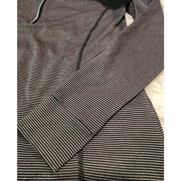Women's Xersion Black & Gray Striped Long Sleeve Shirt Size M - Picture 2 of 10